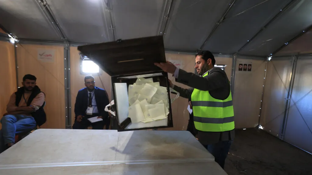 فوز أنصار الرئيس محمود عباس في الانتخابات البلدية الفلسطينية في ظل مشاركة محدودة