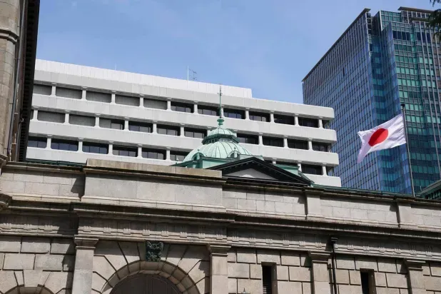 «المركزي الياباني» يبقي الفائدة ثابتة... وانقسام «صقوري» يشير إلى رفعها في يونيو