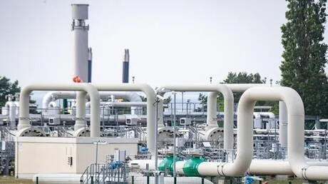 أوروبا توقف استيراد الغاز الروسي المسال عبر عقود قصيرة الأجل.. والحظر الكامل يبدأ عام 2027