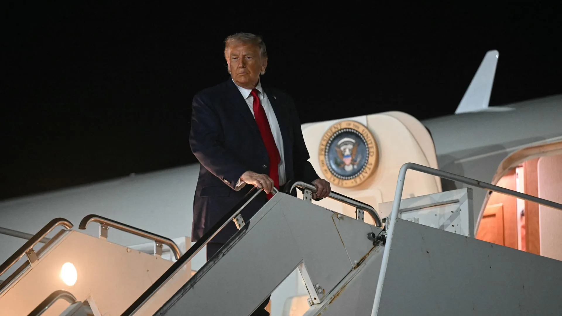 مسؤولون يوضحون لـCNN: لماذا يُوقّع اتفاق إيران وواشنطن إلكترونيًا وليس حضوريًا؟