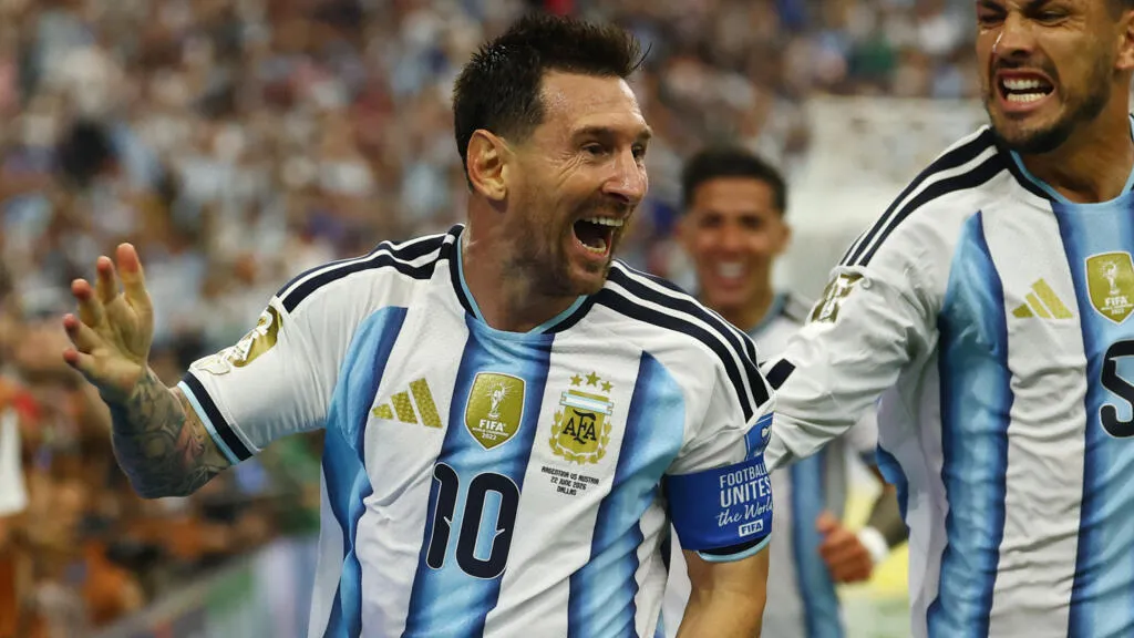كأس العالم 2026: ميسي يواجه إنكلترا لأول مرة بحثا عن نهائي جديد للأرجنتين
