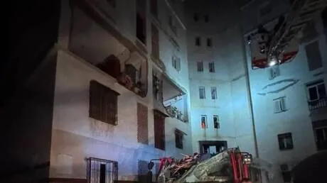 الجزائر.. إصابة 23 شخصا في حريق وانفجار داخل عمارة سكنية بولاية وهران (فيديو)