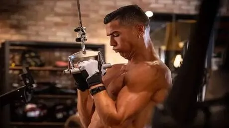 طباخ كريستيانو رونالدو السابق يكشف أسرار لياقته البدنية