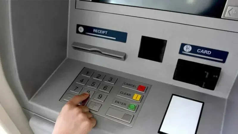 البنك المركزي يدعو إلى مواصلة تأمين عمليات السحب الآلي خلال عيد الإضحى