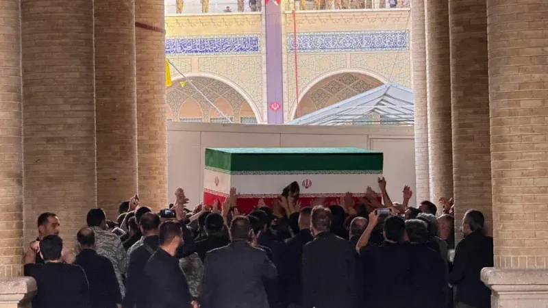 نعش علي خامنئي يصل إلى مدينة قم
