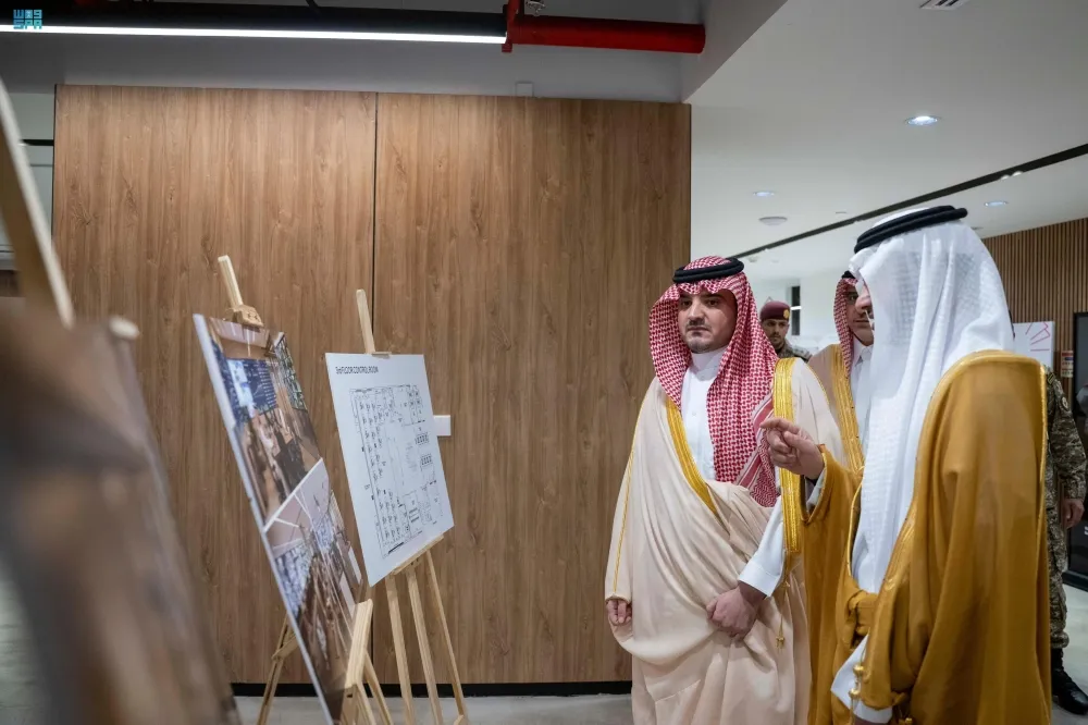 وزير الداخلية يطّلع على منظومة النقل الذكية في المشاعر المقدسة