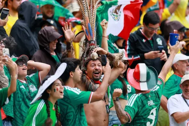 الإكوادور تشكو جماهير المكسيك قبل مواجهة دور الـ32