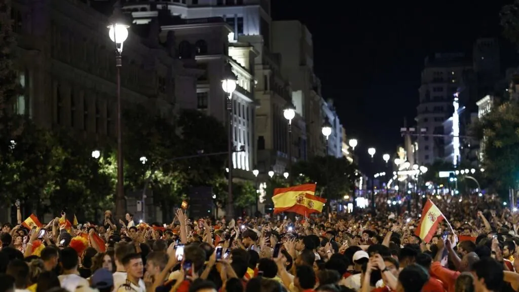 احتفالات في شوراع مدريد بتتويج إسبانيا بكأس العالم للمرة الثانية في تاريخها