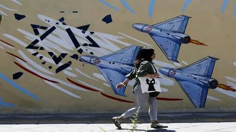 إبراهيم رضائي يشيد بمن أسقط مروحية أمريكية في مضيق هرمز ويصفه بـ"البطل"