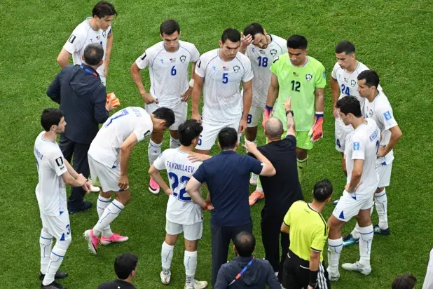 «فيفا» يدرس الإبقاء على فترات الراحة لشرب الماء في كؤوس العالم المقبلة