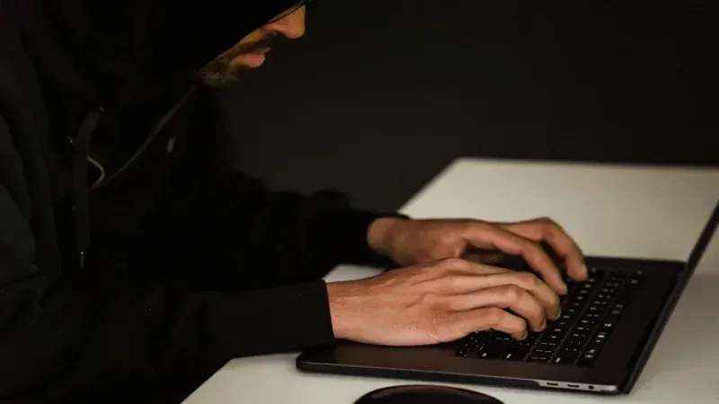 أحكام سجنية ضد أفراد عصابة 'التحيل الإلكتروني'