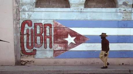 رئيس كوبا يدعو للاستعداد لأي هجوم أمريكي