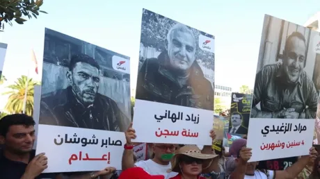 تظاهرة في تونس تطالب بحرية الإعلام وإطلاق سراح السجناء