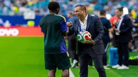 رد فعل سامي الجابر على أنباء تعيينه رئيسا لاتحاد الكرة السعودي (فيديو)