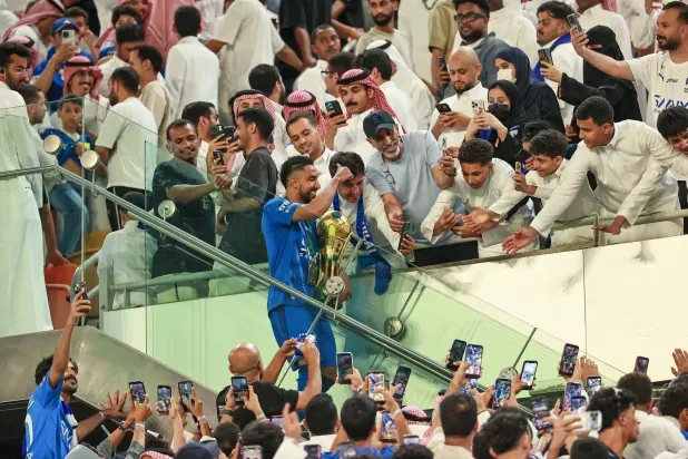 «الجوهرة المشعة»... شاهد على ألقاب الهلال «الملكية»