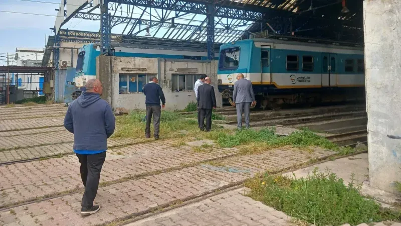 وزير النقل يعاين مستودعات وورشات النقل الحديدي لشركة نقل تونس