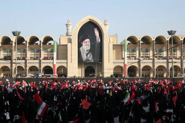 إيران تبدأ مراسم تشييع خامنئي رسمياً
