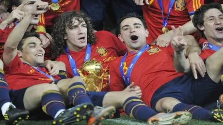 بسبب زيارة لإيران.. بطل مونديال 2010 يستنجد بترامب قبل نهائي كأس العالم