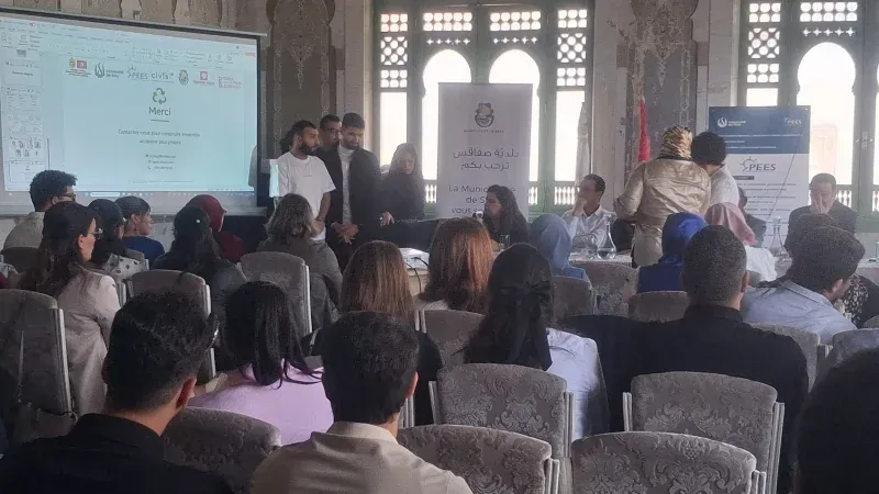 بلدية صفاقس تنفتح على مشاريع طلابية في البيئة والتكنولوجيا