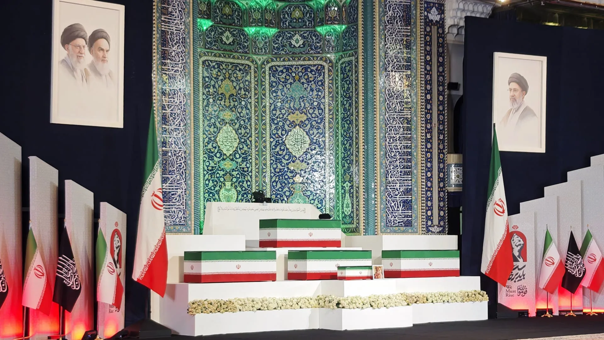 "الأكبر في تاريخها".. إيران تبعث رسالة تحدٍ إلى ترامب عبر جنازة مهيبة لعلي خامنئي