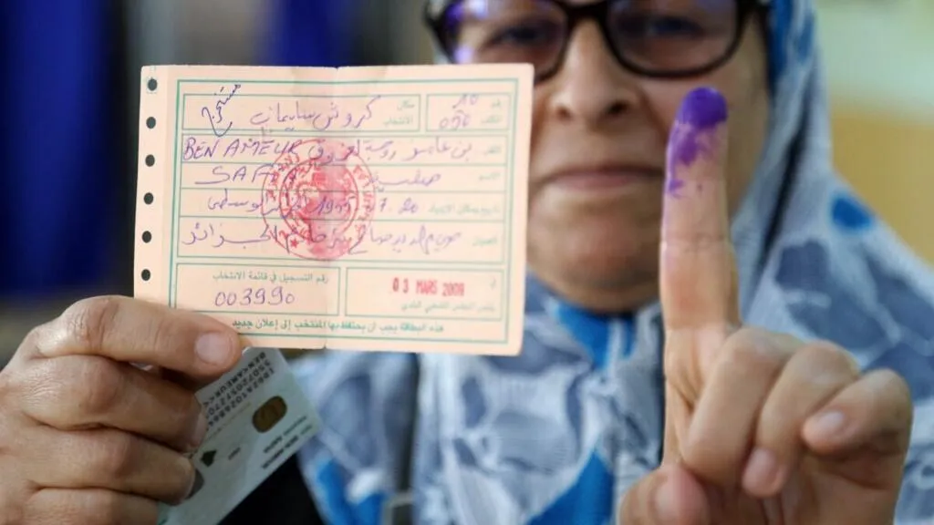 الجزائر: عزوف يطغى على الانتخابات التشريعية والمشاركة الأولية تبلغ 20.79%