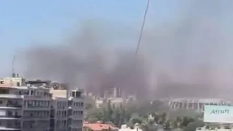 ‏لحظة تفجير عبوة ناسفة قرب جسر فكتوريا في دمشق