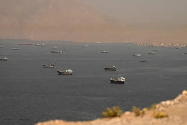 سفير إيران لدى الصين: بكين ستحصل على «تسهيلات» في مضيق هرمز