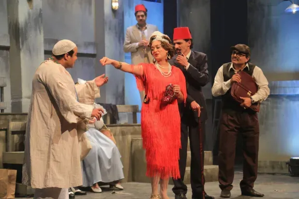 «ساعة حظ» يجدد سيرة المسرح الغنائي المصري من الأربعينات