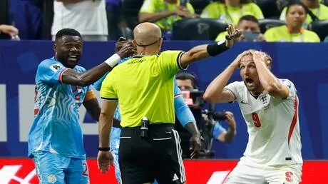 "أرشيفو فار" يفاجئ الجميع بتقييم أداء الحكم الأردني أدهم مخادمة في مباراة إنجلترا والكونغو (فيديو)