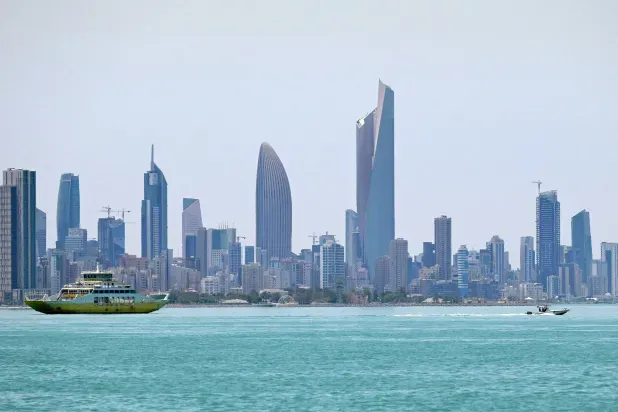 الدفاعات الكويتية تصدى لهجمات صاروخية... وإطلاق صافرة إنذار في البحرين
