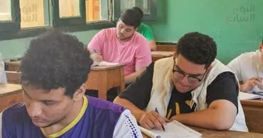 بدء امتحان مادة الرياضيات التطبيقية بالقسم العلمى للشهادة الثانوية الأزهرية