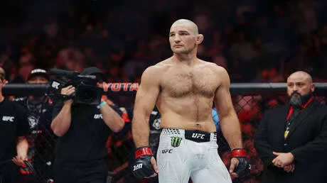 عبارة قالها عن ترامب ونتنياهو تمنع بطل UFC من دخول البيت الأبيض