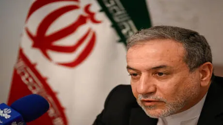 عراقجي يبحث مع نظيريه السعودي والعماني أمن مضيق هرمز