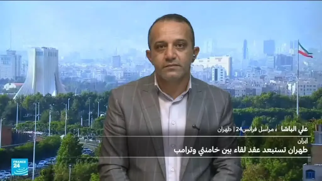 إيران تطلق "صواريخ ومسيرات" باتجاه بارجتين أمريكيتين في خليج عمان