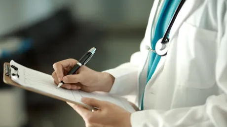 تحذير هام.. نمط حياة شائع قد يضر بالصحة أكثر من التدخين