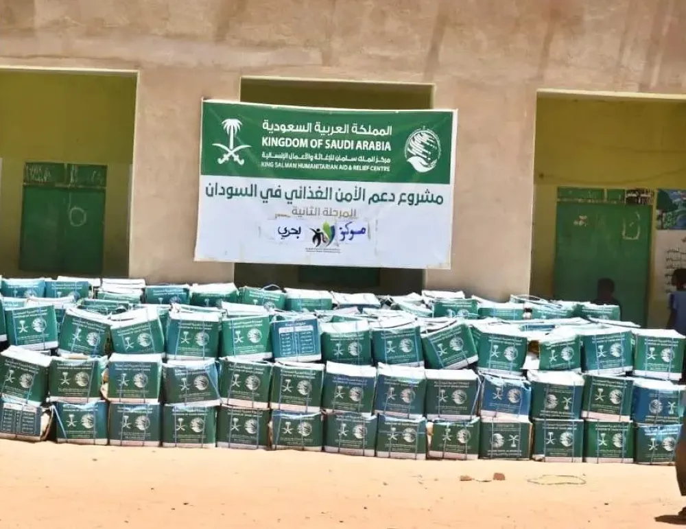 مركز الملك سلمان للإغاثة يوزّع 2700  سلة غذائية في سوريا والسودان