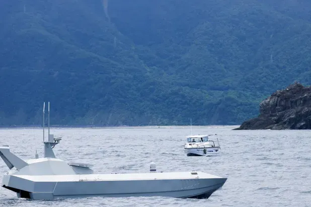 ما دور المركبات البحرية المسيّرة التي أنقذت طاقم مروحية أميركية؟
