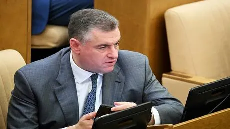 برلماني روسي: ماكرون حوّل يوم سقوط الباستيل إلى الترويج لنظام زيلينسكي
