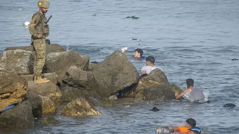 إسبانيا تعيد فتح حدود مليلية مع المغرب تدريجيا