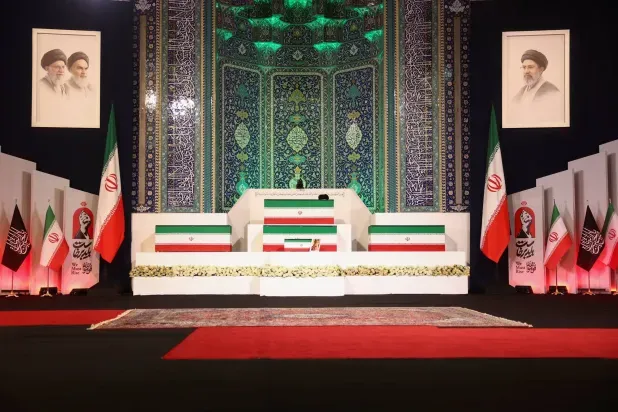 وصول جثمان المرشد الراحل علي خامنئي إلى مصلّى «الخميني» في طهران