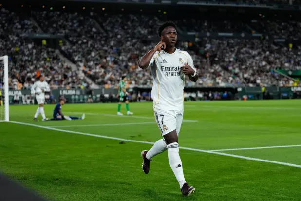 فينيسيوس جونيور يعقد مساعي ريال مدريد في استعادة مورينيو