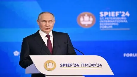 بوتين في رسالة لضيوف منتدى بطرسبورغ: روسيا كانت ولا تزال جزءا لا يتجزأ من النظام الاقتصادي العالمي