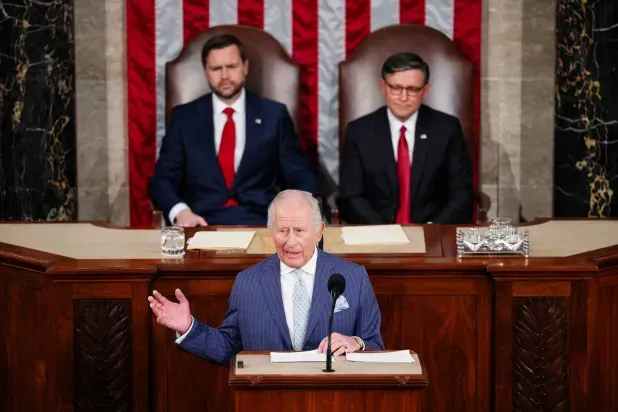 تشارلز يدافع عن العلاقات عبر الأطلسي