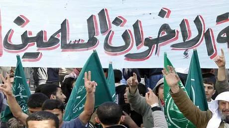 مصر.. مصدر أمني يوضح حقيقة حرمان قيادي إخواني "مسن" من الرعاية الطبية