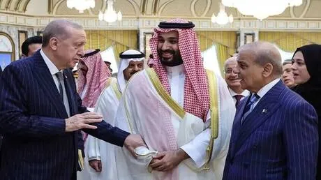 تل أبيب تترقب بحذر: القاهرة قد تنضم لحلف دفاعي إسلامي يضم قوى نووية وعسكرية كبرى