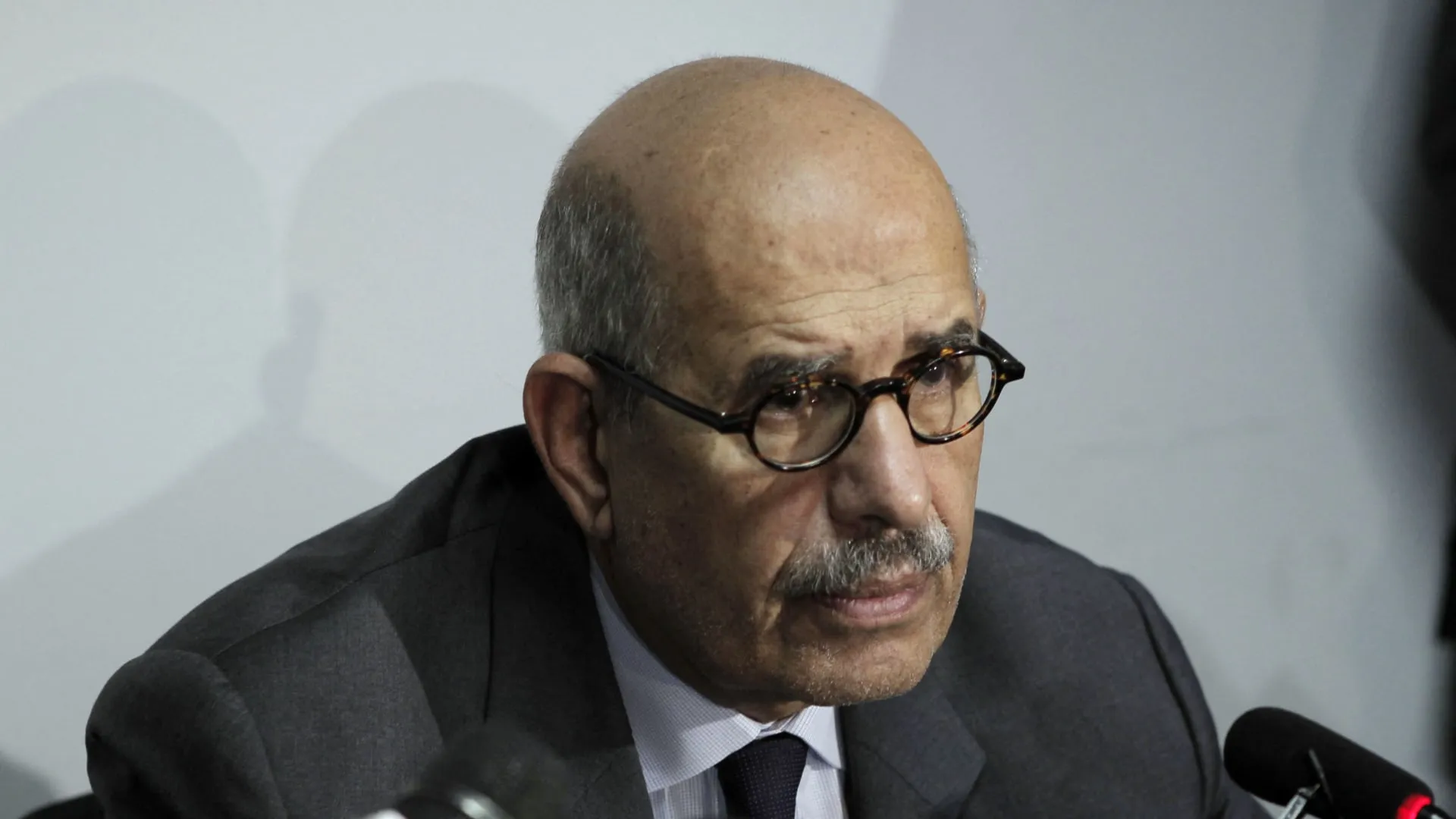 "تُستخدم كقطع الشطرنج".. البرادعي عن الدول العربية "التي تعاني وستعاني من نتائج" حرب إيران