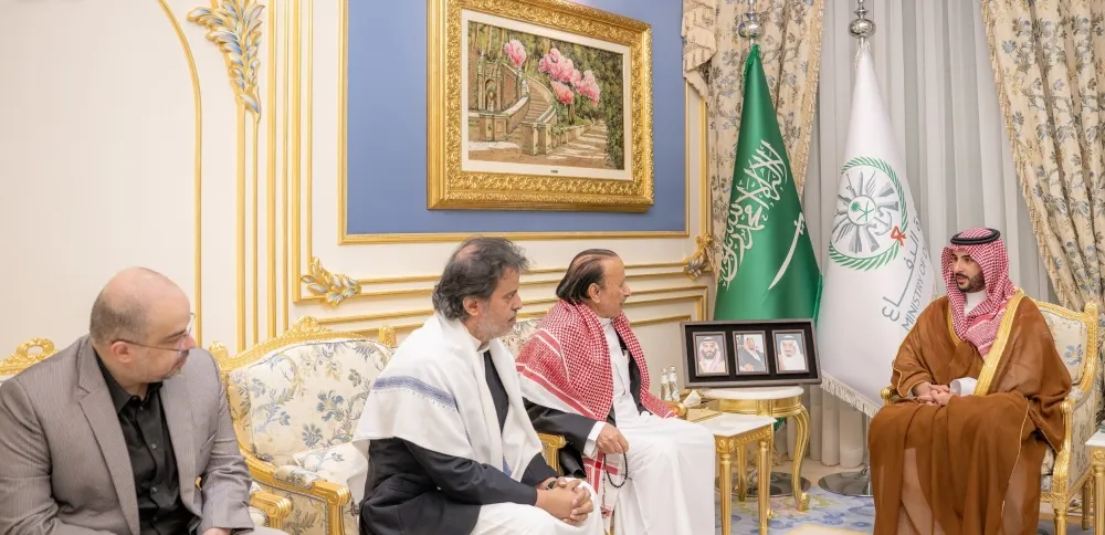 وزير الدفاع ينقل تعازي القيادة في وفاة الرئيس اليمني السابق عبدربه منصور هادي