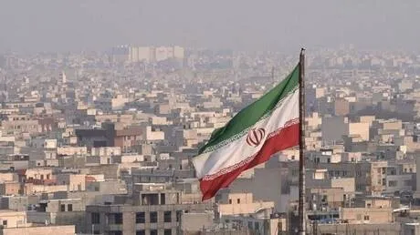 طهران تعلن ردها الصاروخي على استهداف إسرائيل مصنعا للبتروكيماويات.. وتحذر من "لعبة خطيرة"