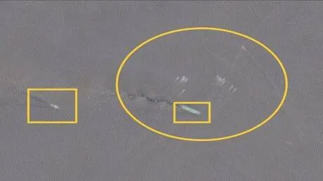 رغم التغطية الجوية الأمريكية.. تفاصيل استهداف سفينيتن تجاريتين في مضيق هرمز (صور)