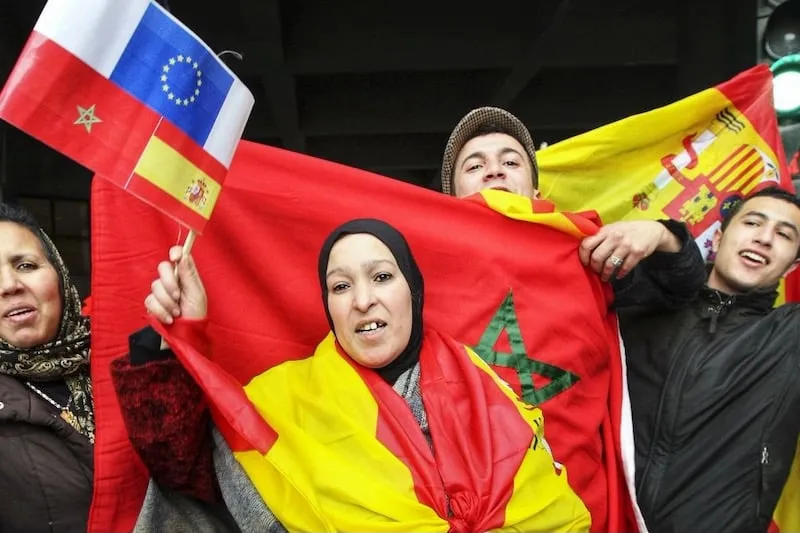 المغاربة يتصدرون التجنيس بإسبانيا